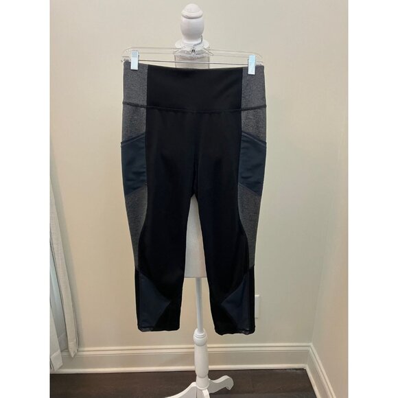 Black and Gray Workout Capris Side Pockets Size - Picture 1 of 2